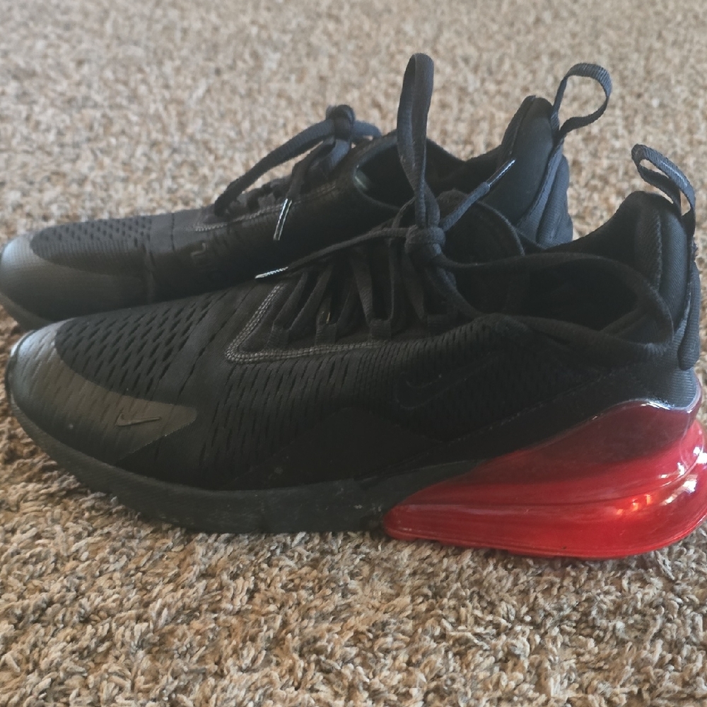 Nike Men's Black and Red Sneakers